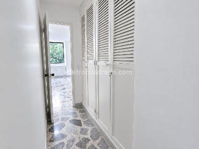 Apartamento de 4 alcobas en arriendo en Laureles Medellin, Medellín, 120 m² · foto 18 de 19