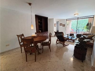 Apartamento de 3 alcobas en venta en Conquistadores, Medellín, 144 m² · foto 2 de 18