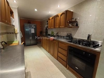Apartamento de 3 alcobas en venta en Conquistadores, Medellín, 144 m² · foto 4 de 18