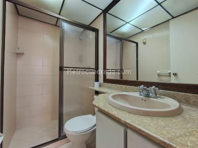 Apartamento de 4 alcobas en venta en Laureles, Medellín, 145 m² · foto 17 de 20