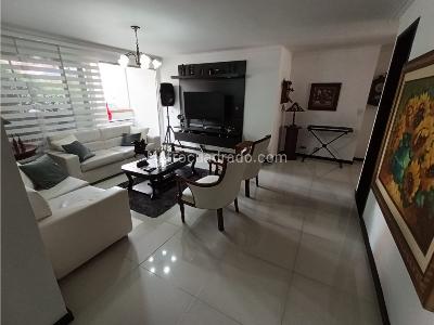 Apartamento de 3 alcobas en venta en Laureles, Medellín, 144 m² · foto 2 de 11