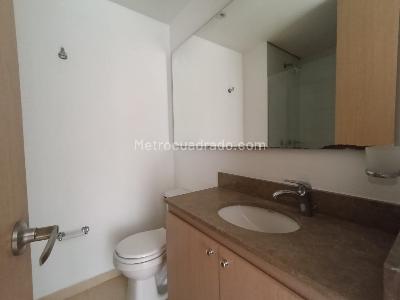 Apartamento de 3 alcobas en arriendo en Loma San Jose Sabaneta, Sabaneta, 92 m² · foto 3 de 20
