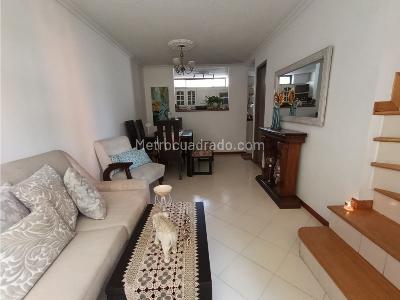 Apartamento en venta en Almeria, Medellín · foto 2 de 9