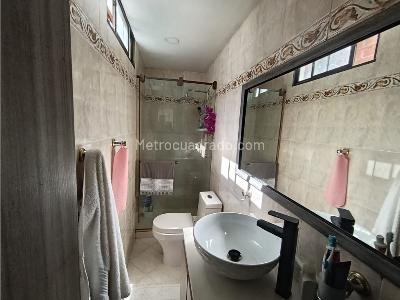 Apartamento en venta en Almeria, Medellín · foto 8 de 9
