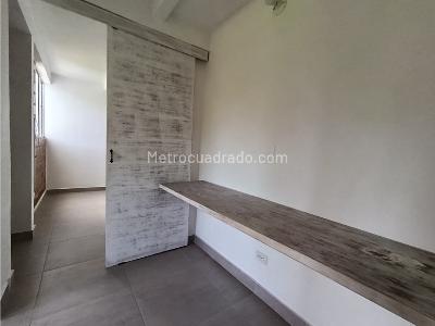 Apartamento de 2 alcobas en venta en Loma De San Jose, Sabaneta, 59 m² · foto 9 de 12