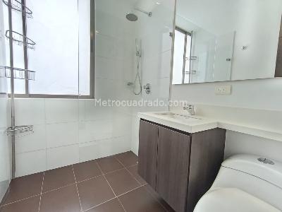 Apartamento de 2 alcobas en arriendo en Altos Del Poblado Cola Del Zorro, Medellín, 87 m² · foto 17 de 20