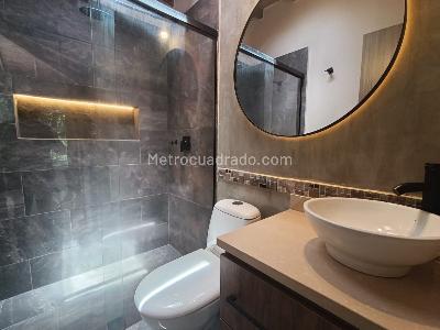 Casa de 4 alcobas en arriendo en Loma El Atravesado, Envigado, 250 m² · foto 3 de 20