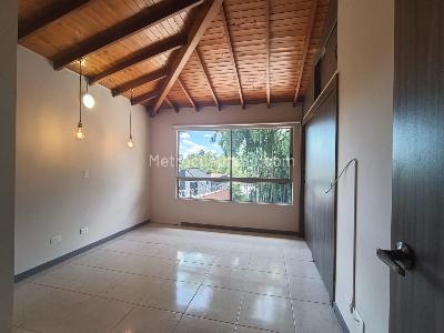 Casa de 4 alcobas en arriendo en Loma El Atravesado, Envigado, 250 m² · foto 5 de 20