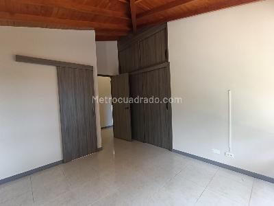 Casa de 4 alcobas en arriendo en Loma El Atravesado, Envigado, 250 m² · foto 7 de 20