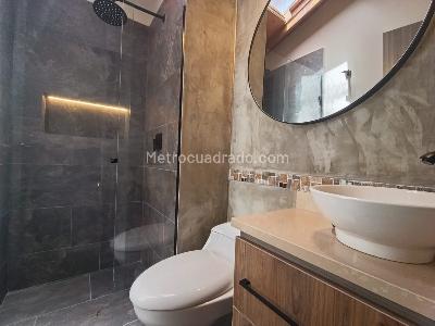 Casa de 4 alcobas en arriendo en Loma El Atravesado, Envigado, 250 m² · foto 10 de 20