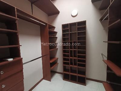 Casa de 4 alcobas en arriendo en Loma El Atravesado, Envigado, 250 m² · foto 11 de 20
