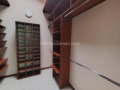 Casa de 4 alcobas en arriendo en Loma El Atravesado, Envigado, 250 m² · foto 12 de 20