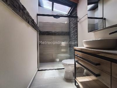 Casa de 4 alcobas en arriendo en Loma El Atravesado, Envigado, 250 m² · foto 13 de 20
