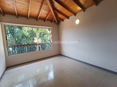 Casa de 4 alcobas en arriendo en Loma El Atravesado, Envigado, 250 m² · foto 14 de 20
