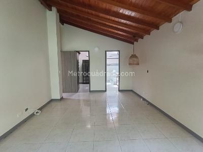 Casa de 4 alcobas en arriendo en Loma El Atravesado, Envigado, 250 m² · foto 15 de 20