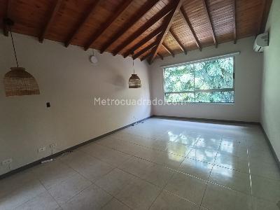 Casa de 4 alcobas en arriendo en Loma El Atravesado, Envigado, 250 m² · foto 17 de 20