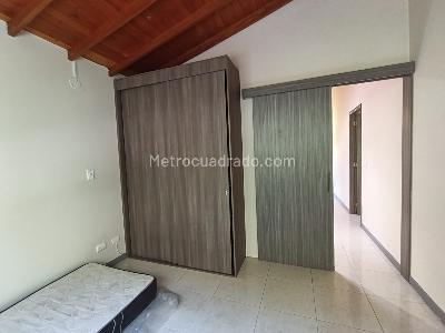 Casa de 4 alcobas en arriendo en Loma El Atravesado, Envigado, 250 m² · foto 18 de 20