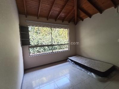 Casa de 4 alcobas en arriendo en Loma El Atravesado, Envigado, 250 m² · foto 19 de 20