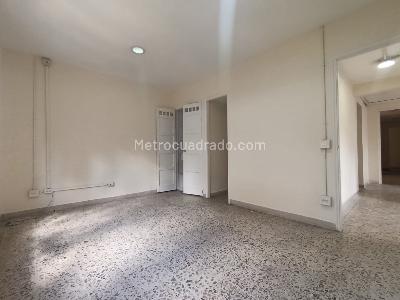 Casa de 5 alcobas en arriendo en Villa Nueva, Medellín, 160 m² · foto 2 de 20