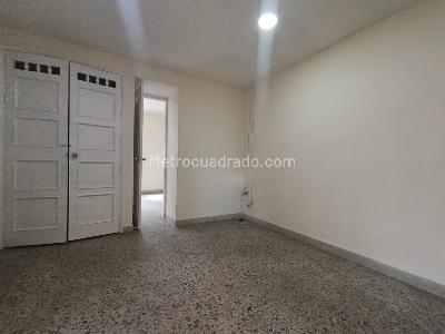 Casa de 5 alcobas en arriendo en Villa Nueva, Medellín, 160 m² · foto 3 de 20