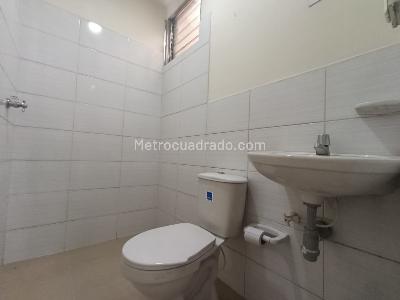 Casa de 5 alcobas en arriendo en Villa Nueva, Medellín, 160 m² · foto 4 de 20