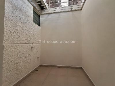 Casa de 5 alcobas en arriendo en Villa Nueva, Medellín, 160 m² · foto 13 de 20
