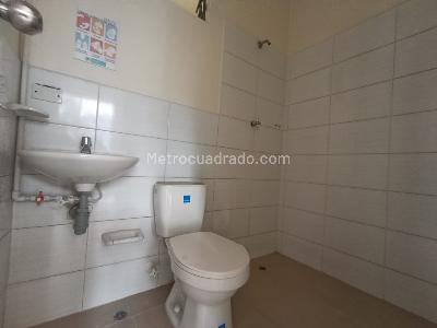 Casa de 5 alcobas en arriendo en Villa Nueva, Medellín, 160 m² · foto 14 de 20