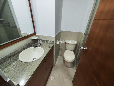 Apartamento de 3 alcobas en arriendo en Laureles Medellin, Medellín, 82 m² · foto 3 de 14
