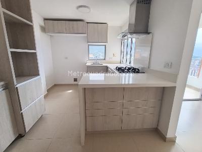 Apartamento de 2 alcobas en arriendo en Loma De Las Brujas, Envigado, 92 m² · foto 2 de 16
