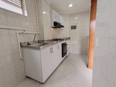 Apartamento de 1 alcoba en arriendo en Las Acacias Laureles, Medellín, 55 m² · foto 3 de 13