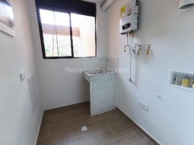 Apartamento de 3 alcobas en arriendo en Camino Verde, Envigado, 88 m² · foto 2 de 11