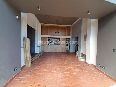 Casa de 4 alcobas en arriendo en Alto De Palmas, Envigado, 293 m² · foto 2 de 20