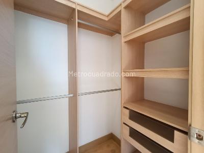 Apartamento de 3 alcobas en arriendo en Loma De Los Parra, Medellín, 170 m² · foto 9 de 20