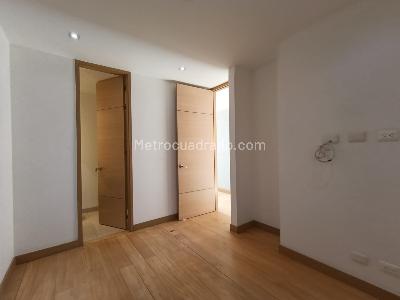 Apartamento de 3 alcobas en arriendo en Loma De Los Parra, Medellín, 170 m² · foto 11 de 20