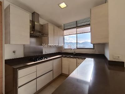 Apartamento de 3 alcobas en arriendo en Loma De Los Parra, Medellín, 170 m² · foto 15 de 20