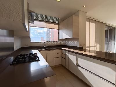 Apartamento de 3 alcobas en arriendo en Loma De Los Parra, Medellín, 170 m² · foto 17 de 20