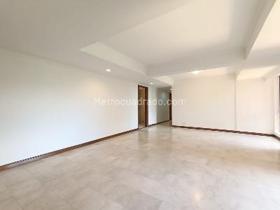Apartamento de 3 alcobas en arriendo en Lalinde, Medellín, 135 m² · foto 2 de 20