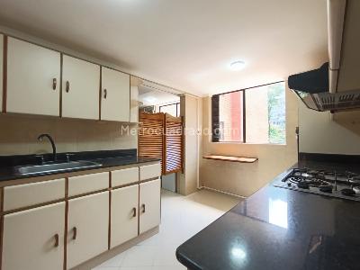 Apartamento de 3 alcobas en arriendo en Lalinde, Medellín, 135 m² · foto 4 de 20