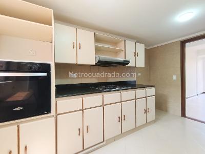 Apartamento de 3 alcobas en arriendo en Lalinde, Medellín, 135 m² · foto 5 de 20