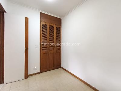 Apartamento de 3 alcobas en arriendo en Lalinde, Medellín, 135 m² · foto 10 de 20