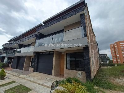 Casa de 3 alcobas en arriendo en San Antonio De Pereira, Rionegro, 130 m² · foto 2 de 20