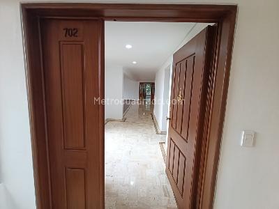 Apartamento de 4 alcobas en arriendo en Los Balsos, Medellín, 348 m² · foto 2 de 20
