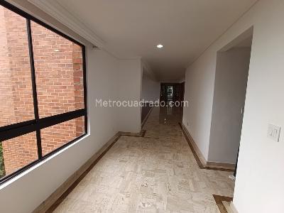 Apartamento de 4 alcobas en arriendo en Los Balsos, Medellín, 348 m² · foto 3 de 20