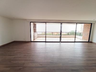 Apartamento de 4 alcobas en arriendo en Los Balsos, Medellín, 348 m² · foto 5 de 20