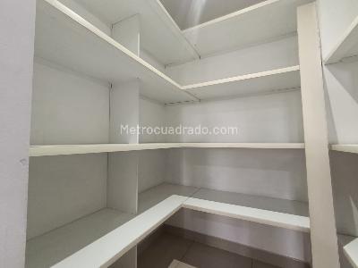 Apartamento de 4 alcobas en arriendo en La Calera, Medellín, 250 m² · foto 19 de 20