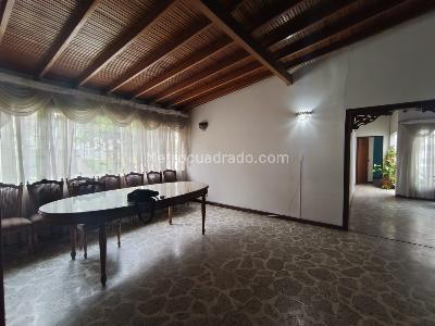 Casa de 3 alcobas en arriendo en El Nogal Los Almendros, Medellín, 370 m² · foto 3 de 18