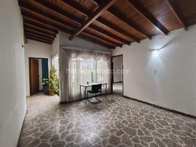 Casa de 3 alcobas en arriendo en El Nogal Los Almendros, Medellín, 370 m² · foto 4 de 18