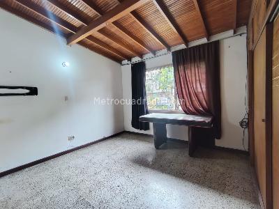 Casa de 3 alcobas en arriendo en El Nogal Los Almendros, Medellín, 370 m² · foto 8 de 18