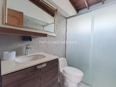 Casa de 3 alcobas en arriendo en El Nogal Los Almendros, Medellín, 370 m² · foto 9 de 18