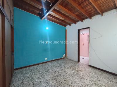 Casa de 3 alcobas en arriendo en El Nogal Los Almendros, Medellín, 370 m² · foto 11 de 18